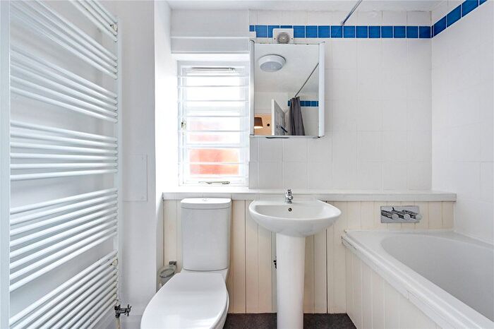 2 Bedroom Flat For Sale In Hainton Close, London, E1