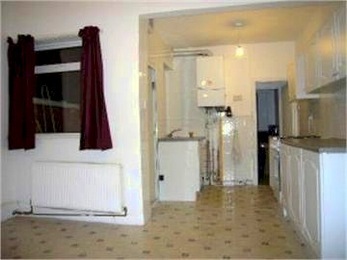 2 Bedroom Flat To Rent In Linkfield Road, Isleworth, TW7