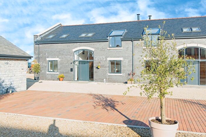 4 Bedroom End Of Terrace House For Sale In Watts Quarry Lane, Somerton, TA11