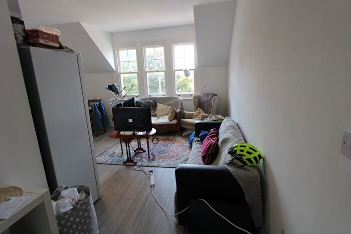 4 Bedroom Flat To Rent In Nightingale Lane, Wandsworth, SW12
