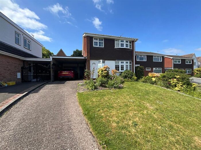 4 Bedroom Link Detached House For Sale In Ennerdale Drive, Halesowen, B63