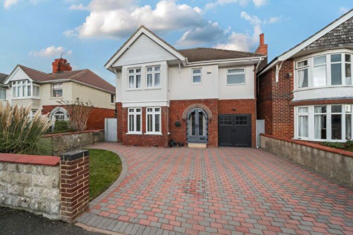 4 Bedroom Detached House For Sale In Broome Manor Lane, Broome Manor, Swindon, SN3