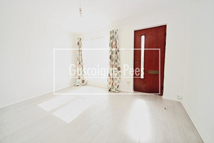 1 Bedroom Flat To Rent In Windmill Rise - Kingston Hill, KT2