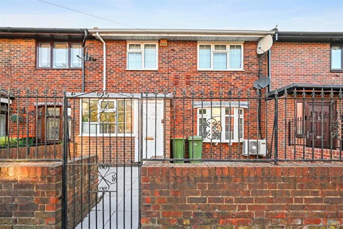 4 Bedroom Terraced House To Rent In Parker Street, North Woolwich, E16
