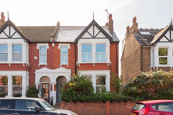 3 Bedroom Flat For Sale In Upper Walthamstow Road, Walthamstow, E17