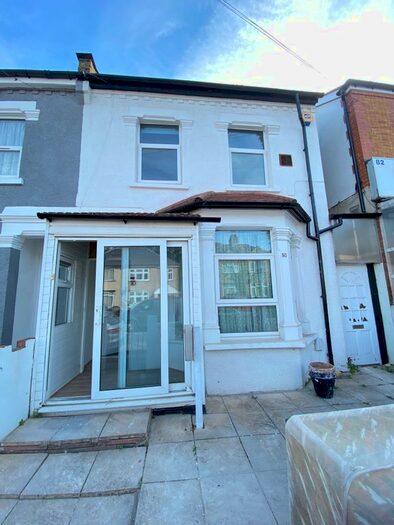 4 Bedroom Semi-Detached House To Rent In Cromwell Road, Hounslow, TW3