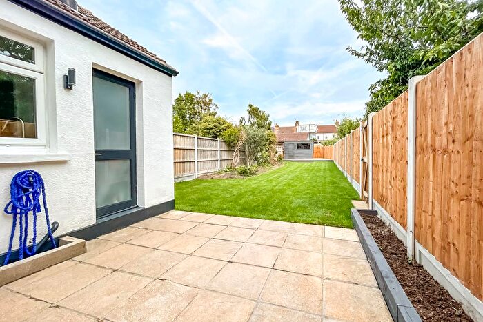 3 Bedroom Semi-Detached House For Sale In Ilfracombe Road, Southend-on-Sea, SS2