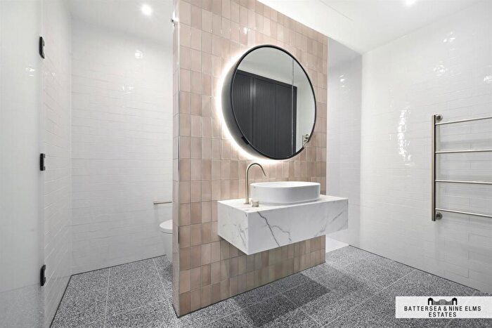2 Bedroom Apartment To Rent In The Modern, Embassy Gardens, SW11