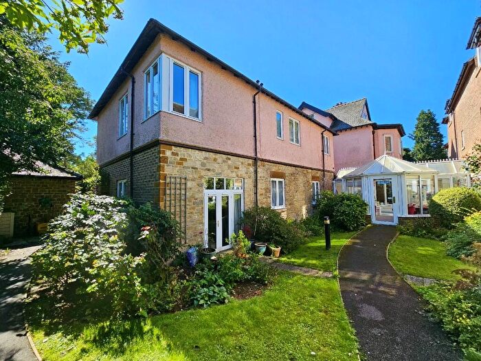 2 Bedroom Flat For Sale In High Street, Brackley, NN13