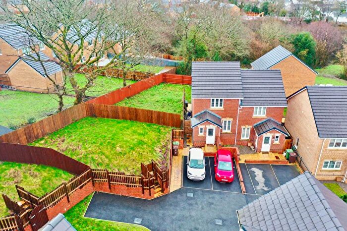 2 Bedroom Semi Detached House For Sale In Clos Oakdale, Gellihaf, NP12