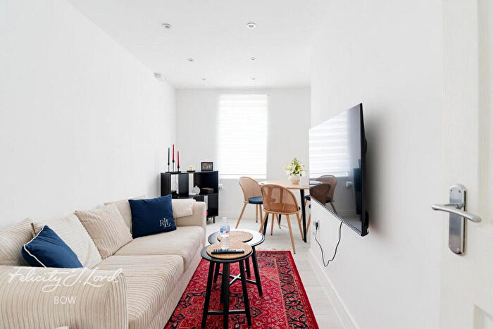 2 Bedroom Apartment To Rent In Roman Road, London, E3