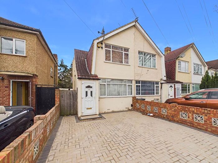 3 Bedroom End Terrace House For Sale In The Drive, Feltham, TW14