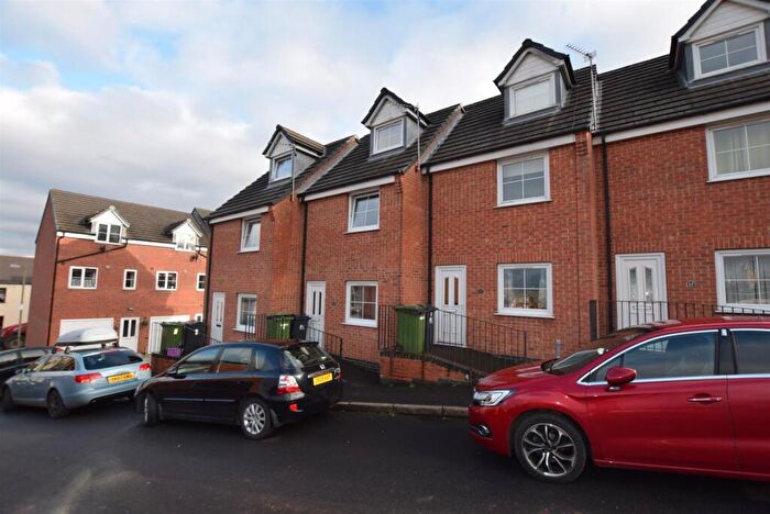 2 Bedroom Town House To Rent In East Nelson Street, Heanor, Derbyshire, DE75