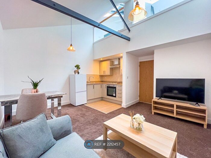 1 Bedroom Flat To Rent In Legrams Mill, Bradford, BD7