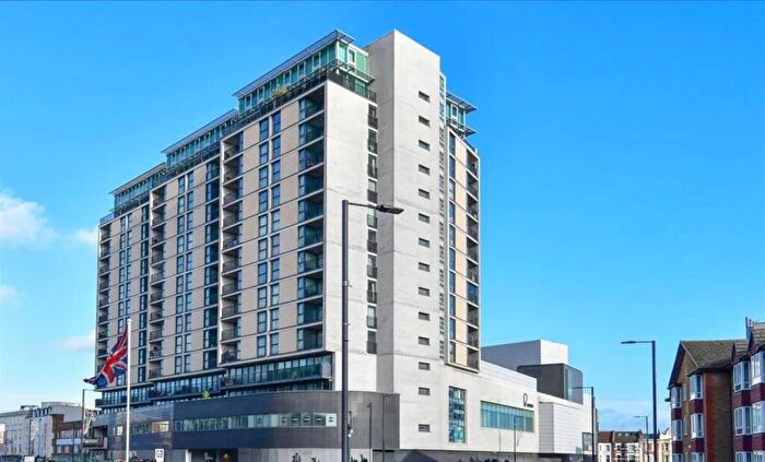 2 Bedroom Flat For Sale In Kingsway, London, N12