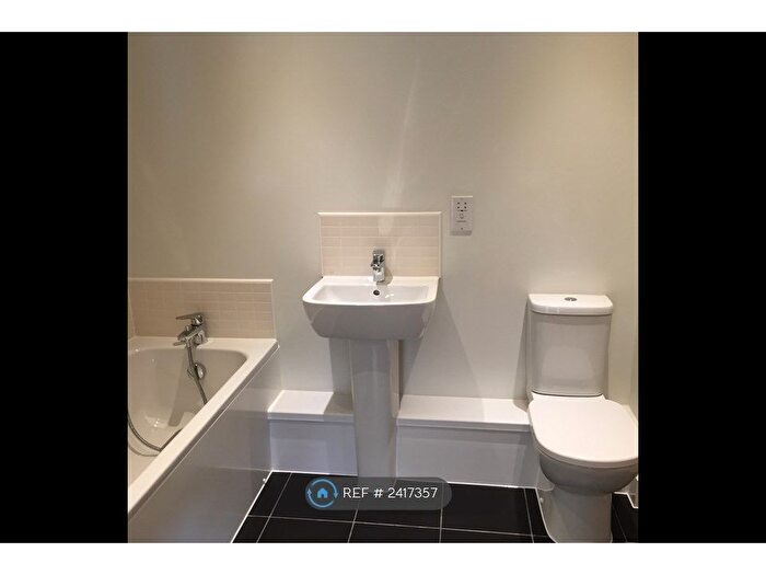 2 Bedroom Flat To Rent In Clarence Avenue, Ilford, IG2
