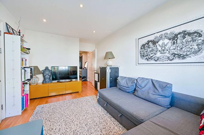 2 Bedroom Flat For Sale In South Ealing, Ealing, London, W5