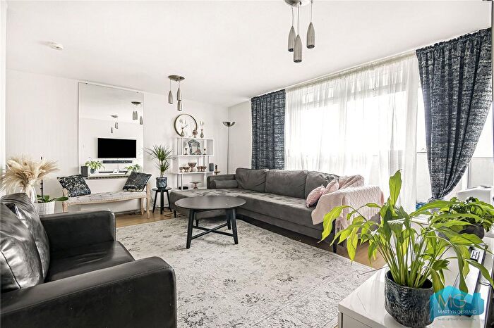 2 Bedroom Flat For Sale In Nether Street, London, N3