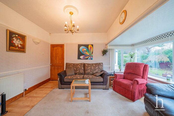 2 Bedroom Bungalow For Sale In Hawthorn Drive, West Kirby, CH48