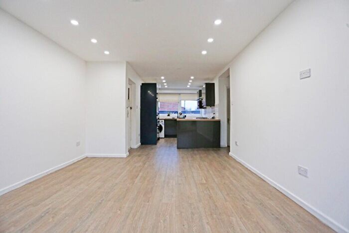 2 Bedroom Flat To Rent In Barley Lane, IG3