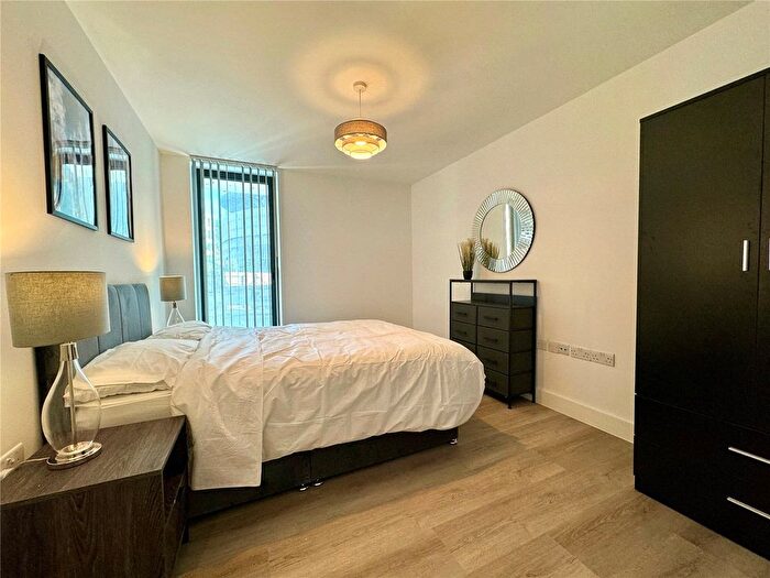 2 Bedroom Flat For Sale In Farnborough Road, Farnborough, Hampshire, GU14