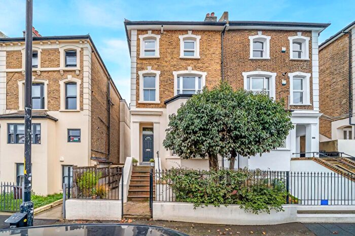 1 Bedroom Apartment For Sale In Lordship Lane, East Dulwich, SE22