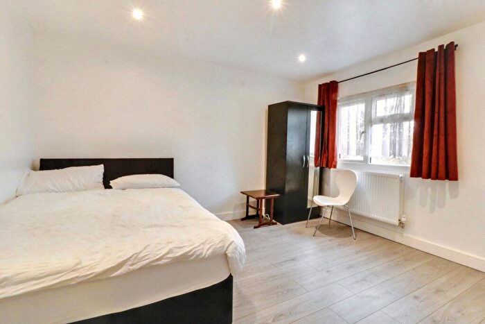 1 Bedroom House Of Multiple Occupation To Rent In Room - Cadogan Close, South Harrow, HA2