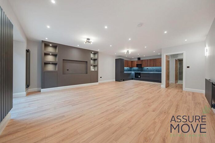 2 Bedroom Flat To Rent In Wembury Mews, London, N6