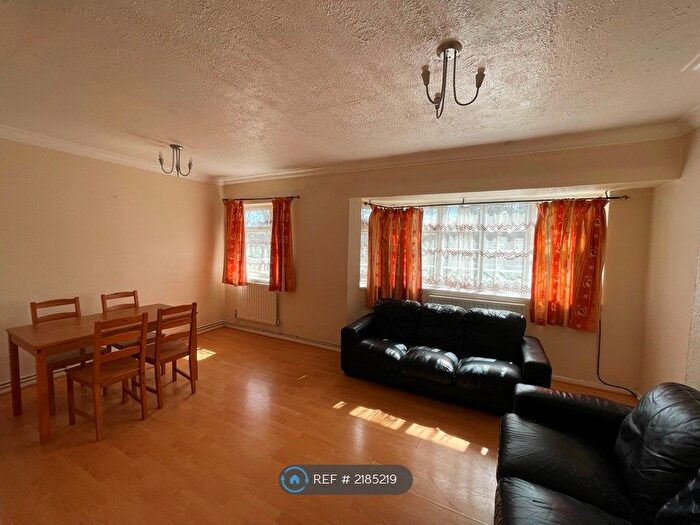 2 Bedroom Flat To Rent In Harrowdene Close, Wembley, HA0