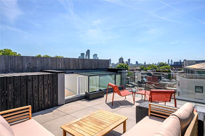 2 Bedroom Maisonette For Sale In St. Albans Place, Islington, London, N1