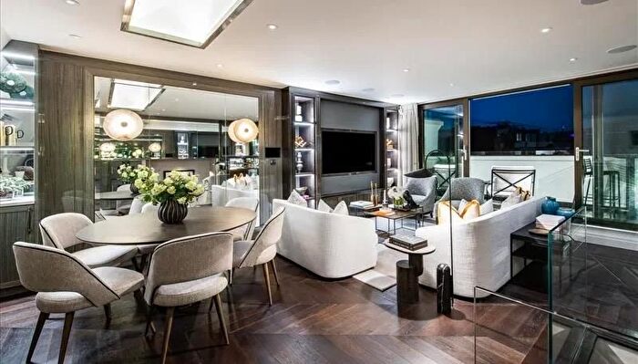 3 Bedroom Flat To Rent In Prince Of Wales Terrace, Kensington, London, W8