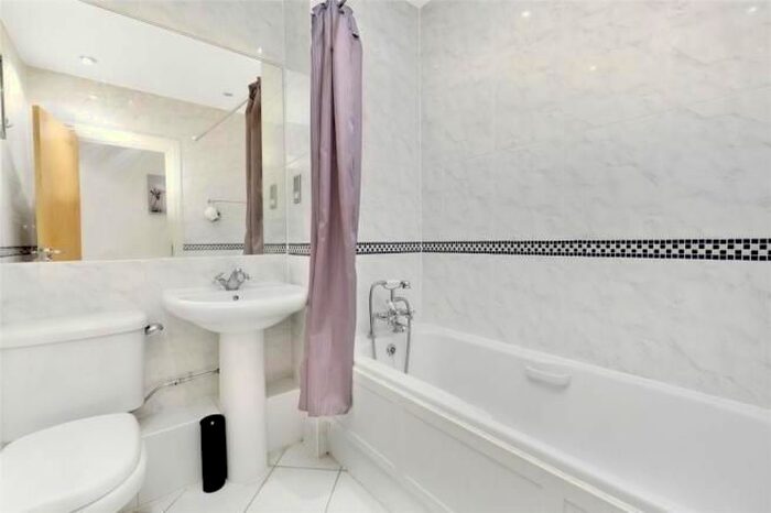 2 Bedroom Flat To Rent In Beckford Close, Kensington, W14