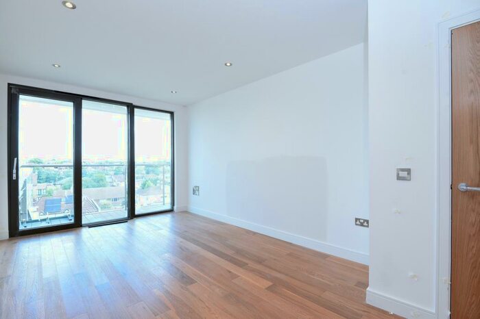 1 Bedroom Apartment To Rent In Gateway House, Finchley, N3