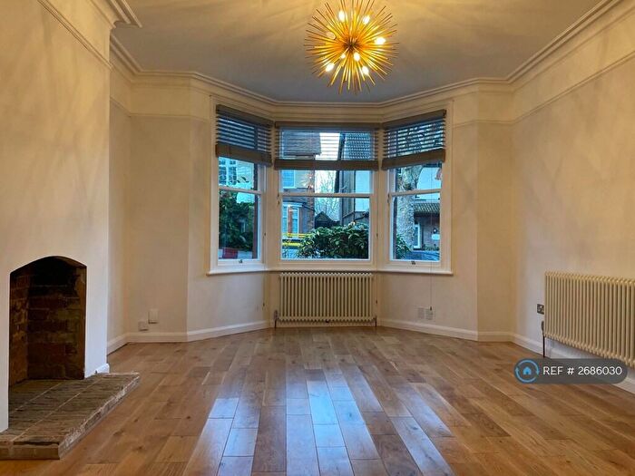 1 Bedroom Flat To Rent In Stately Court, Luton, LU3