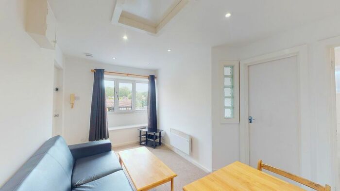 1 Bedroom Flat To Rent In Beardsley Way, London, W3