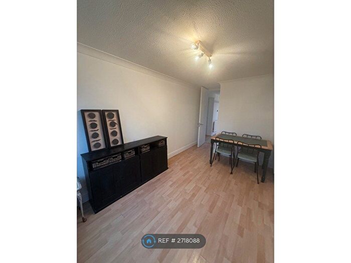 3 Bedroom Maisonette To Rent In Acacia Road, London, N22