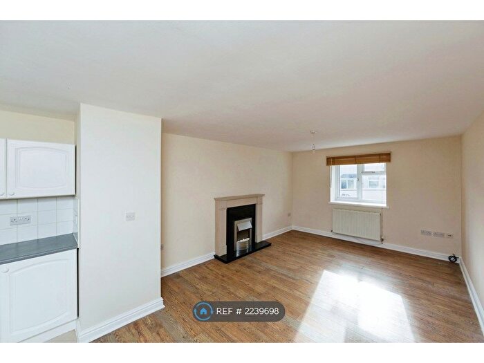 2 Bedroom Flat To Rent In Greasbrough, Rotherham, S61