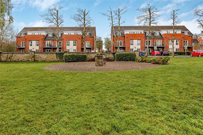 2 Bedroom Flat For Sale In Leander Way, Oxford, Oxfordshire, OX1