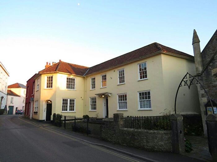 2 Bedroom Flat To Rent In West Street, Axbridge, Somerset., BS26
