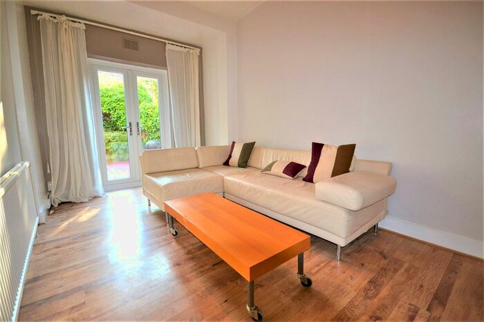 1 Bedroom Flat To Rent In St James Avenue, Ealing, London, W13