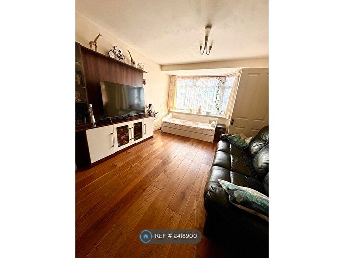 3 Bedroom Terraced House To Rent In Lewins Way, Slough, SL1