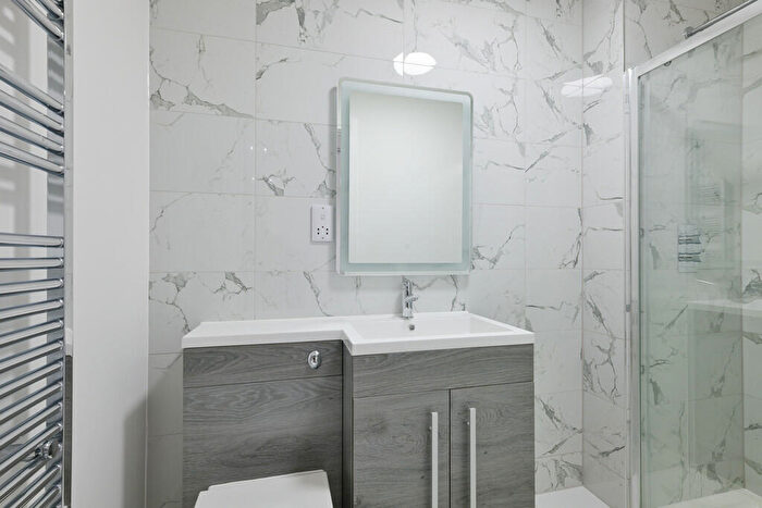 2 Bedroom Apartment To Rent In Flat Woodcote Reservoir, CR8