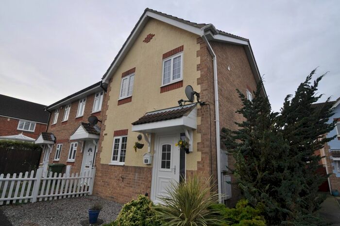 3 Bedroom End Of Terrace House To Rent In Worcester Close, Langdon Hills, Essex SS16