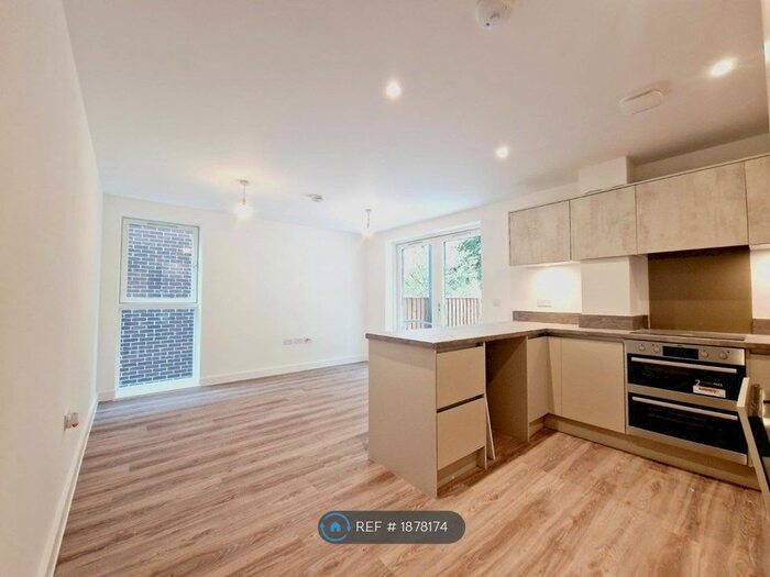 2 Bedroom Flat To Rent In Bath Road, Woodchester, Stroud, GL5