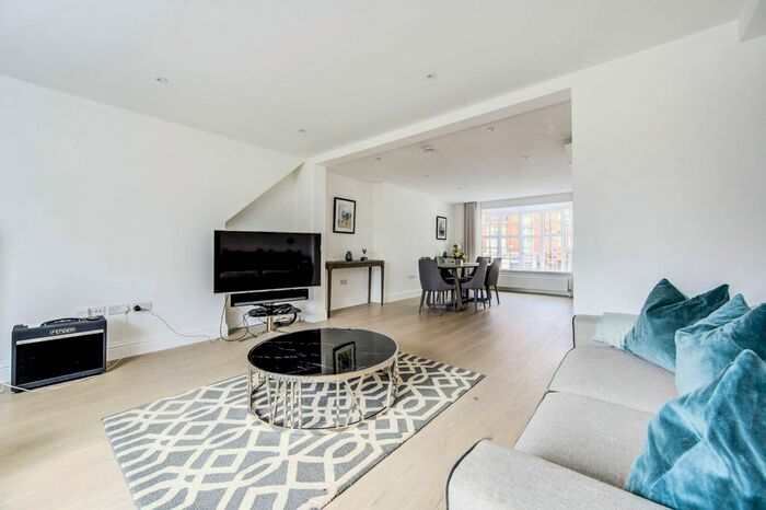 2 Bedroom Maisonette To Rent In Kings Road, Chelsea, London, SW3