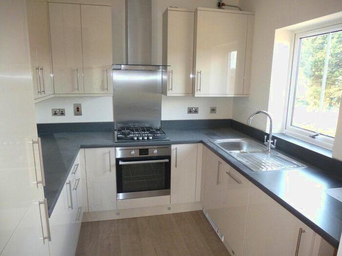 2 Bedroom Flat To Rent In Kingfisher Drive, Maidenhead, SL6