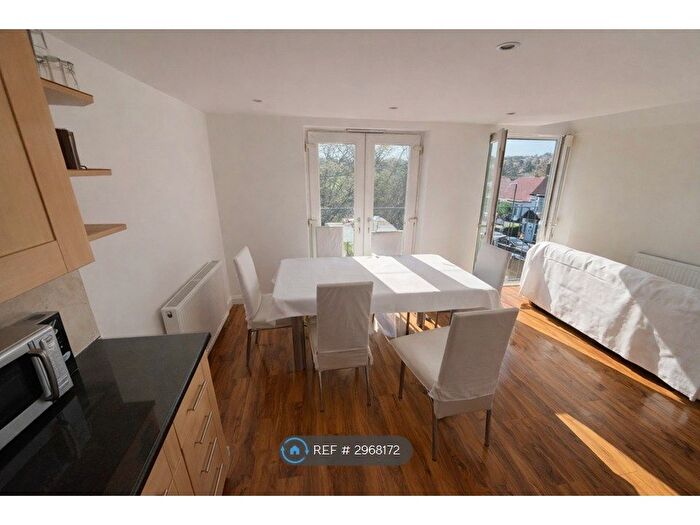 3 Bedroom Detached House To Rent In Ridgeway Avenue, Barnet, EN4