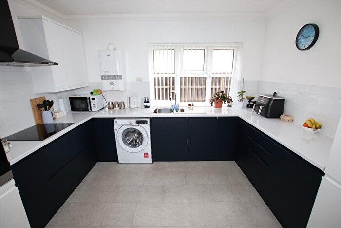 2 Bedroom Flat For Sale In Harold Road, Clacton On Sea, CO15