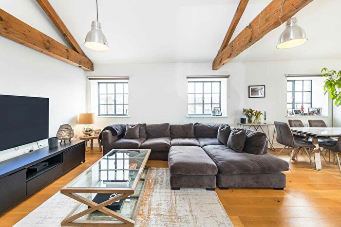 3 Bedroom Maisonette To Rent In Cloudesley Street, Barnsbury, N1