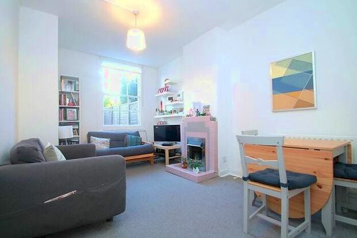 2 Bedroom Flat To Rent In Matthews Street, London, SW11
